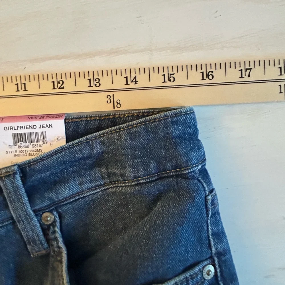 NWT Style & Co Curvy Girlfriend jeans, women’s size 10. Blue, slight distress.